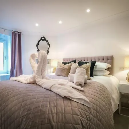 Apartment Glen Wynne: Pet-friendly With Health Club Access