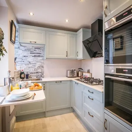 Glen Wynne Lovely Pet Friendly - Free Off-site Health Club Access With Pool, Sauna, Steam & Gym Short 5 Minute Drive Away アパート